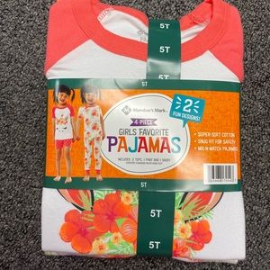 Unicorn/Floral Member’s Mark 4 Piece Girls Favorite Pajamas.  Size 5T